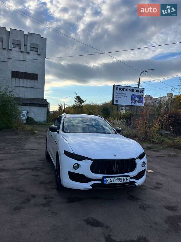 Позашляховик / Кросовер Maserati Levante 2016 в Києві