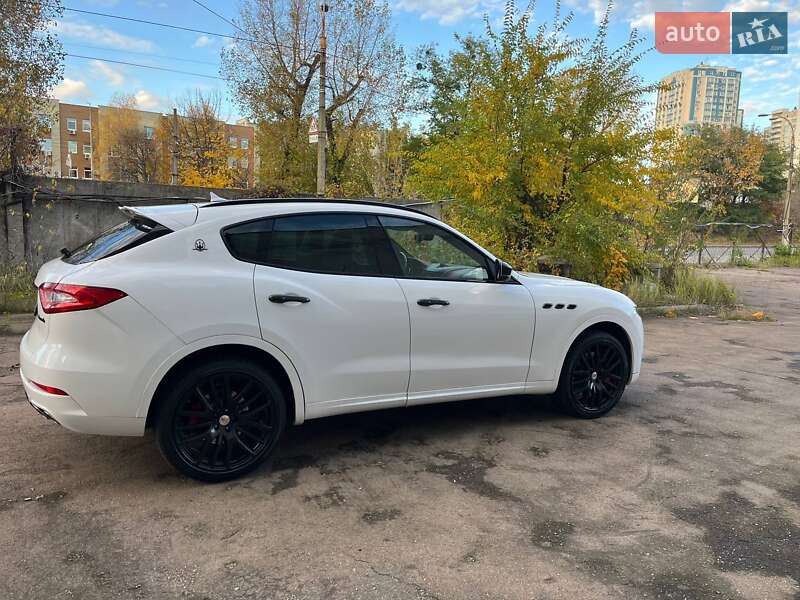 Позашляховик / Кросовер Maserati Levante 2016 в Києві