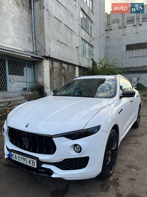 Позашляховик / Кросовер Maserati Levante 2016 в Києві
