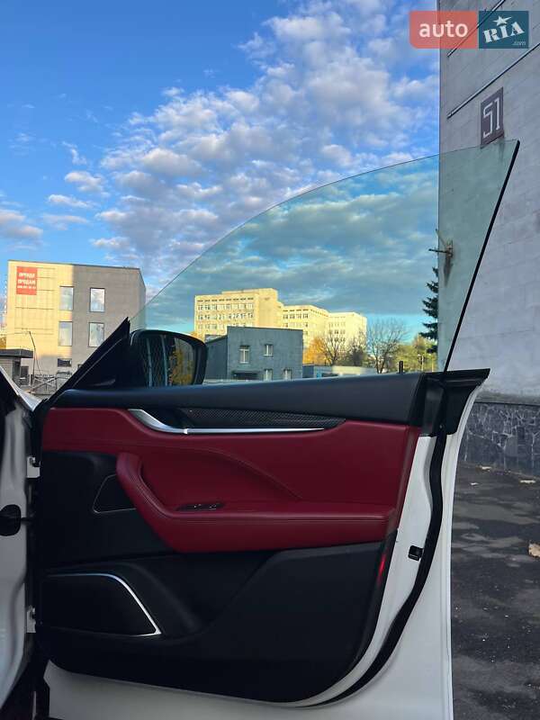 Позашляховик / Кросовер Maserati Levante 2016 в Києві