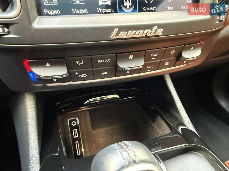 Внедорожник / Кроссовер Maserati Levante 2018 в Киеве