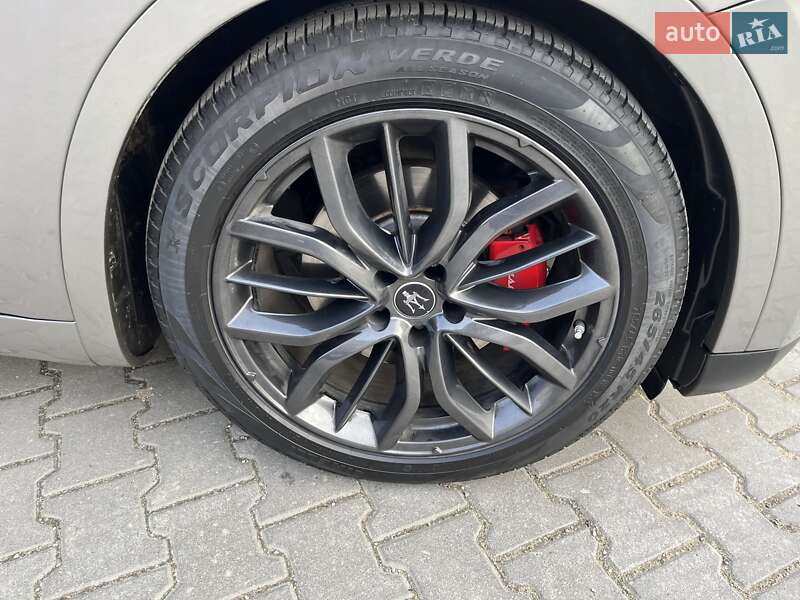Внедорожник / Кроссовер Maserati Levante 2019 в Тернополе