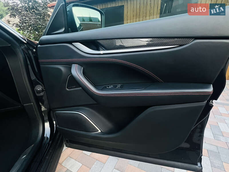 Внедорожник / Кроссовер Maserati Levante 2017 в Ровно фото 10 Внедорожник / Кроссовер Maserati Levante 2017 в Ровно