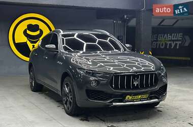 Внедорожник / Кроссовер Maserati Levante 2017 в Черновцах