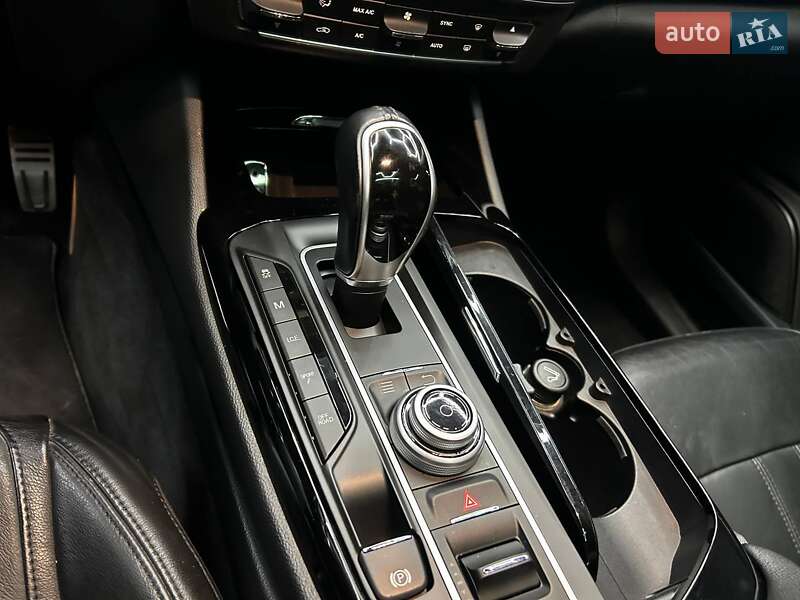 Внедорожник / Кроссовер Maserati Levante 2017 в Черновцах