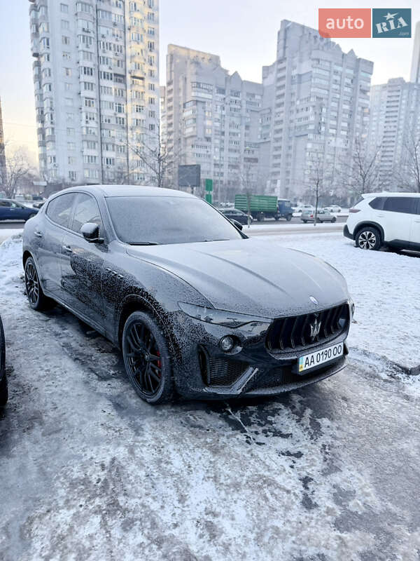 Внедорожник / Кроссовер Maserati Levante 2020 в Киеве