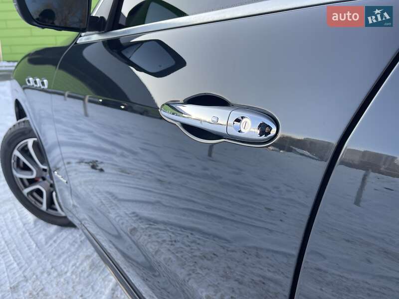 Внедорожник / Кроссовер Maserati Levante 2018 в Киеве