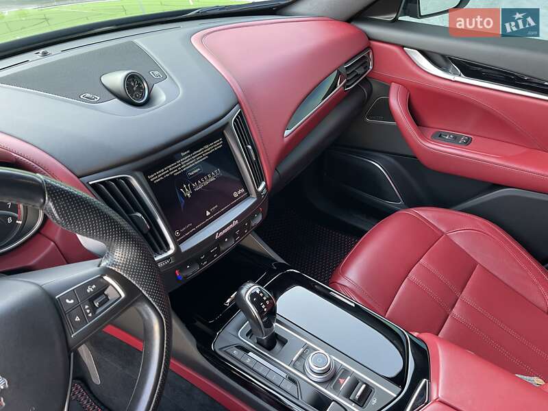 Внедорожник / Кроссовер Maserati Levante 2018 в Киеве