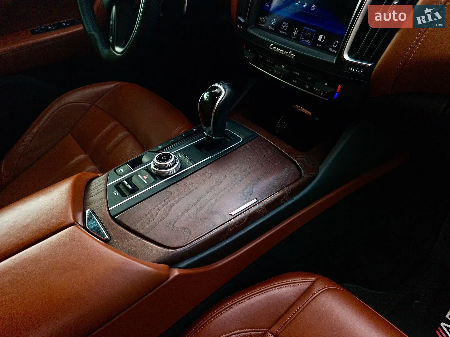 2017 Maserati Levante - мініатюра 23
