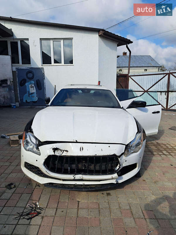 Седан Maserati Quattroporte 2014 в 