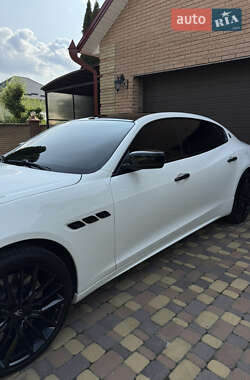 Седан Maserati Quattroporte 2013 в 