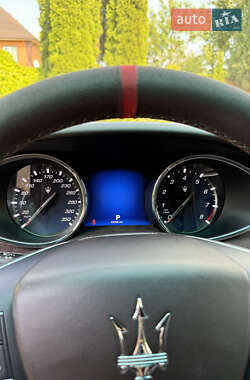 Седан Maserati Quattroporte 2013 в 