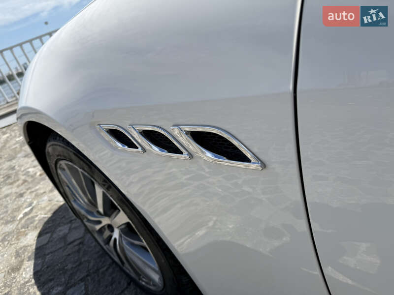 Седан Maserati Quattroporte 2017 в Днепре