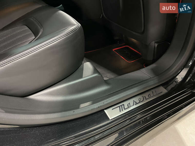 Седан Maserati Quattroporte 2013 в Киеве фото 31 Седан Maserati Quattroporte 2013 в Киеве