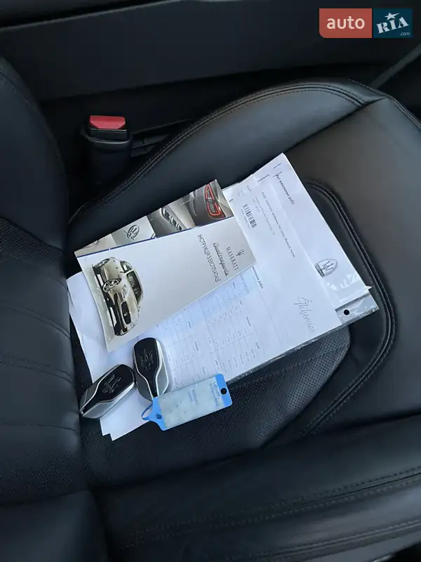 Седан Maserati Quattroporte 2013 в Киеве документ 2 фото Седан Maserati Quattroporte 2013 в Киеве документ