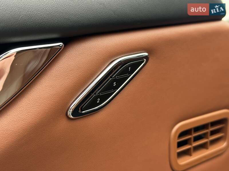 Седан Maserati Quattroporte 2015 в Киеве