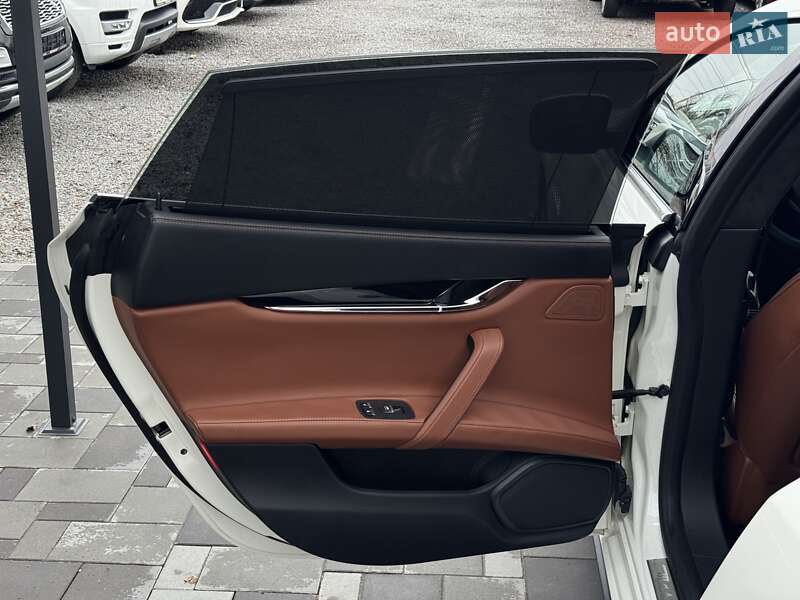 Седан Maserati Quattroporte 2015 в Киеве