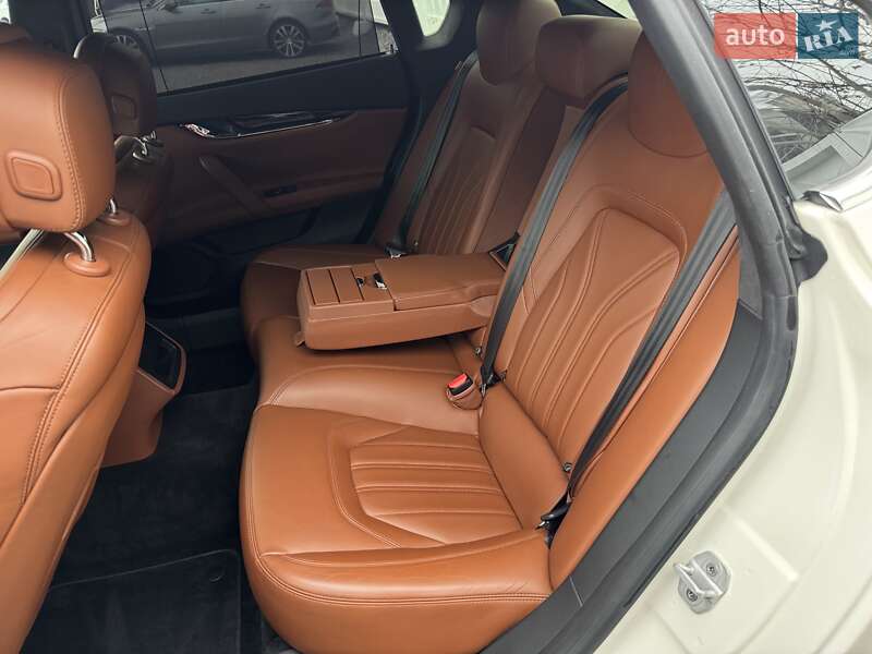 Седан Maserati Quattroporte 2015 в Киеве