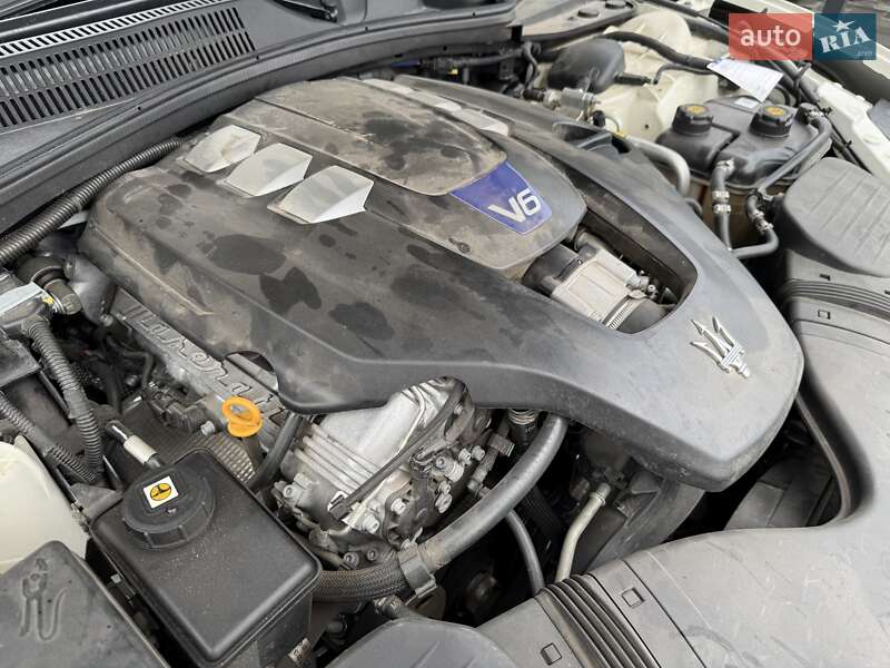 Седан Maserati Quattroporte 2015 в Киеве