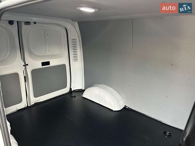 Грузовой фургон Maxus e-Deliver 3 2022 в Киеве фото 17 Грузовой фургон Maxus e-Deliver 3 2022 в Киеве
