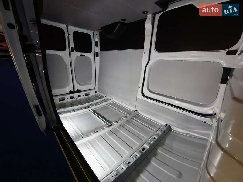 Грузовой фургон Maxus e-Deliver 9 2023 в Киеве