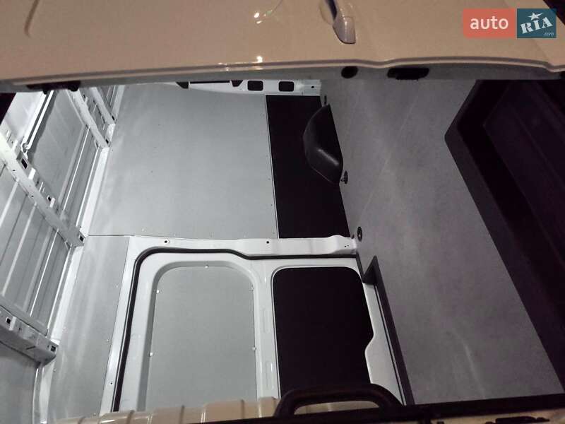 Грузовой фургон Maxus e-Deliver 9 2023 в Киеве