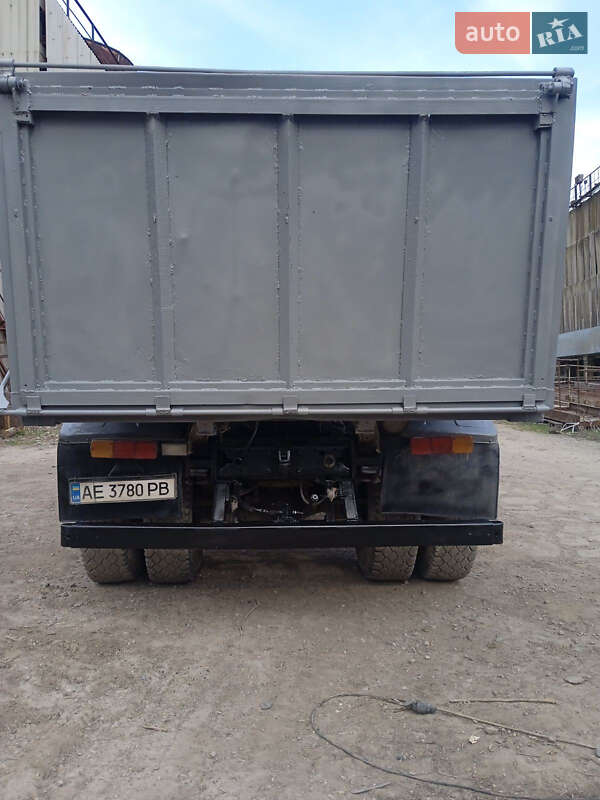 Самосвал МАЗ 555102 2002 в Вольногорске