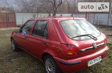 Хэтчбек Mazda 121 1998 в Киеве