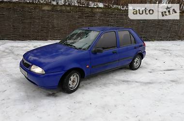 Хэтчбек Mazda 121 1997 в Луцке