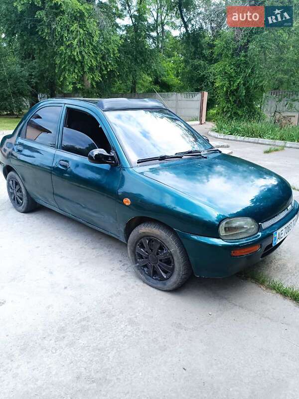 Седан Mazda 121 1994 в Новомосковске