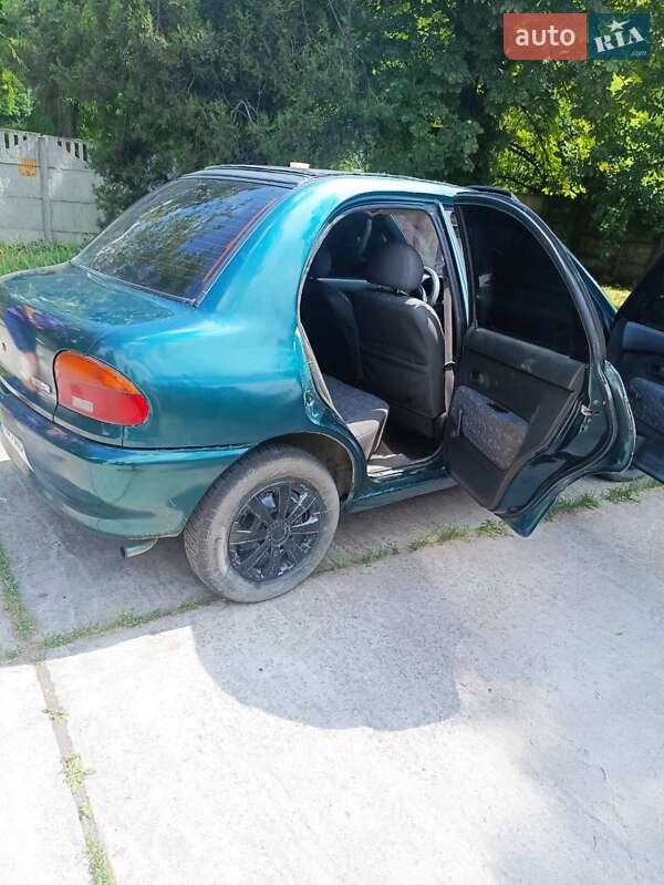 Седан Mazda 121 1994 в Новомосковске