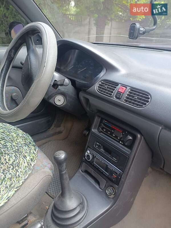 Седан Mazda 121 1994 в Новомосковске