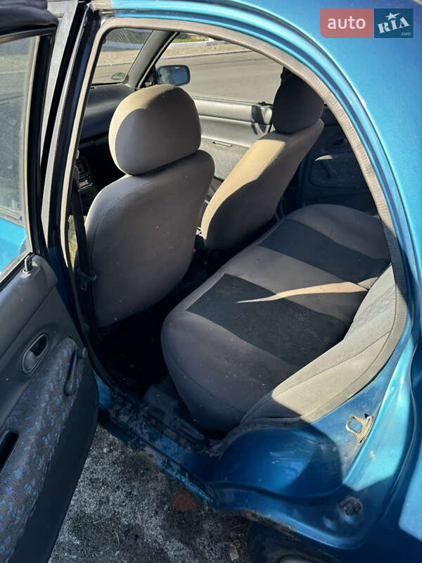 Седан Mazda 121 1992 в Ирпене