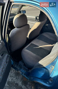 Седан Mazda 121 1992 в 