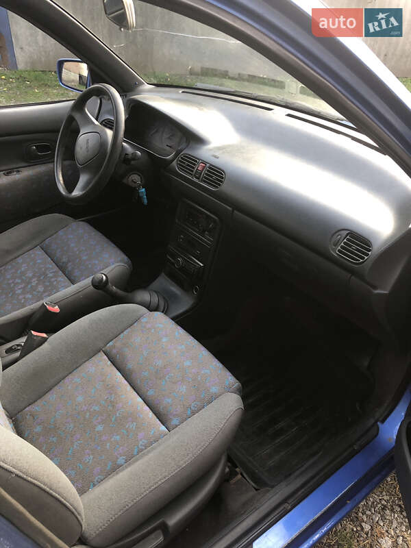 Седан Mazda 121 1993 в Кременчуге