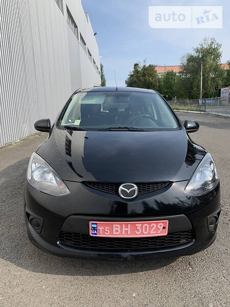Хэтчбек Mazda 2 2010 в 