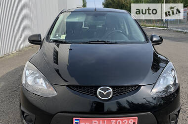 Хэтчбек Mazda 2 2010 в 