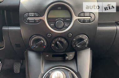 Хэтчбек Mazda 2 2010 в 