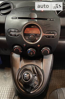 Хэтчбек Mazda 2 2008 в 