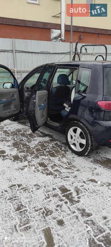 Хэтчбек Mazda 2 2004 в Киеве