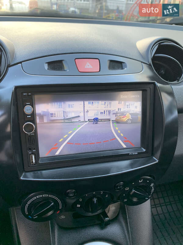 Хэтчбек Mazda 2 2014 в Чернигове