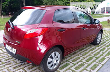 Хэтчбек Mazda 2 2011 в 