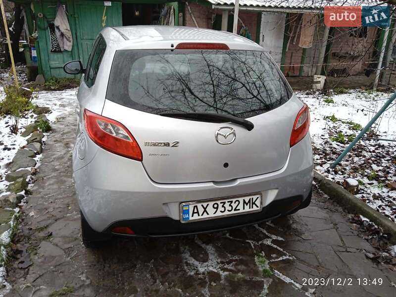 Хетчбек Mazda 2 2010 в Сахновщині