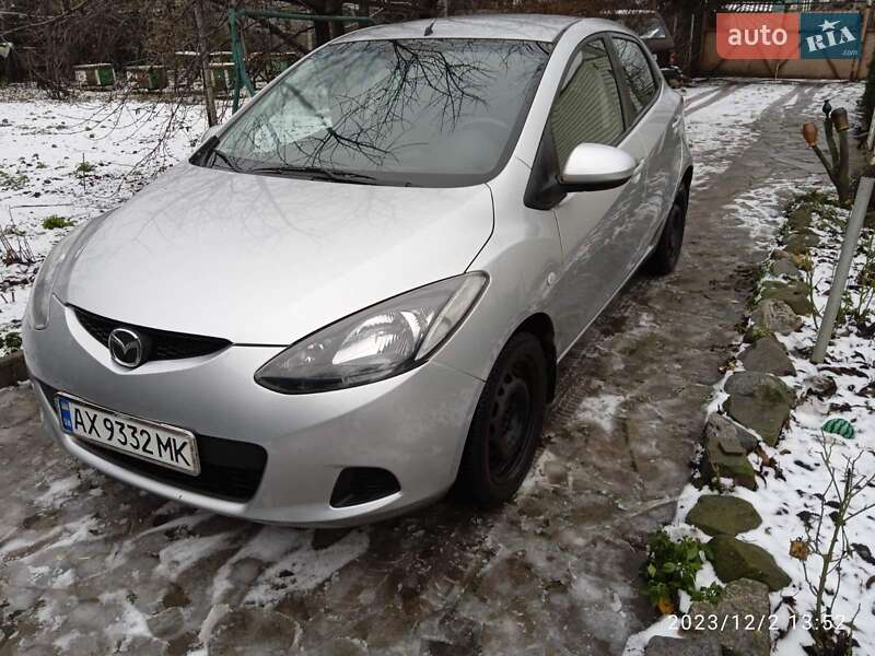 Хетчбек Mazda 2 2010 в Сахновщині