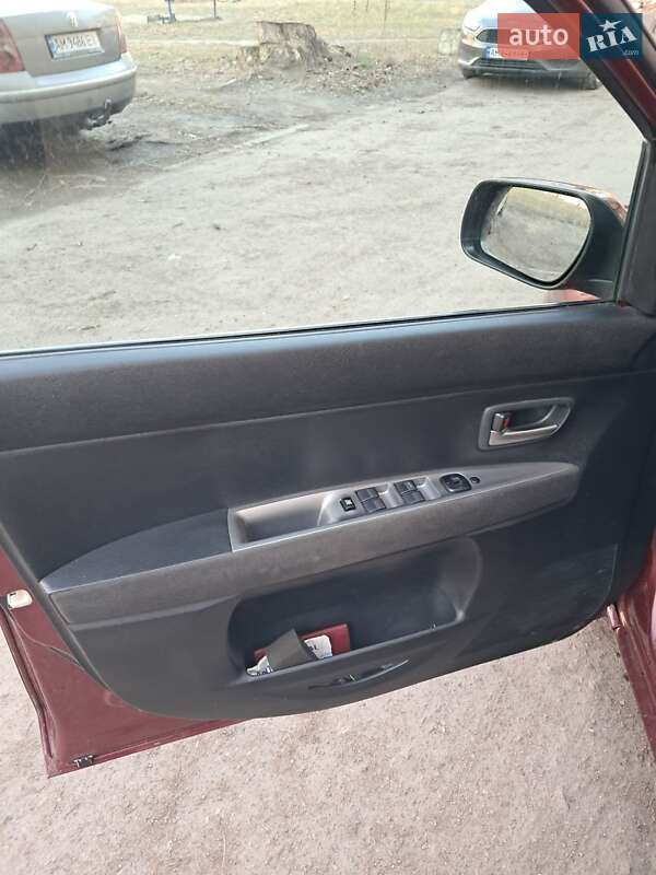 Хэтчбек Mazda 2 2007 в Коростене