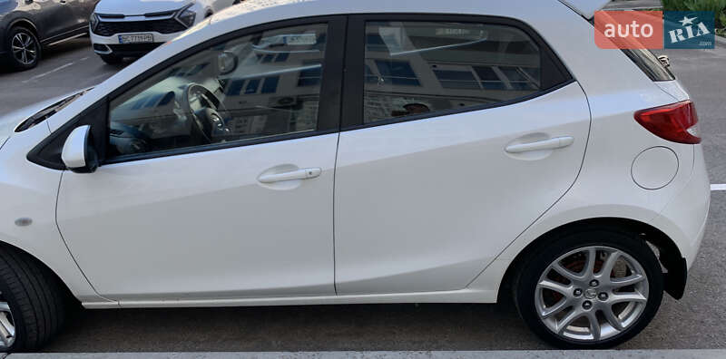 Хэтчбек Mazda 2 2014 в Чернигове