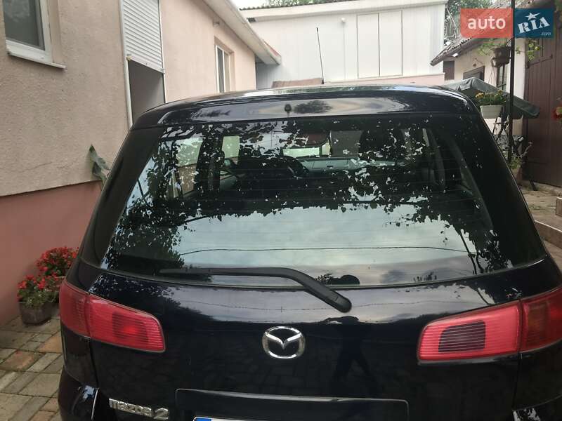 Хэтчбек Mazda 2 2004 в Сваляве
