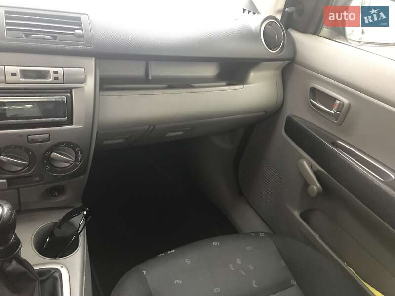 Хэтчбек Mazda 2 2004 в Сваляве