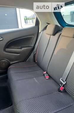 Хэтчбек Mazda 2 2011 в 