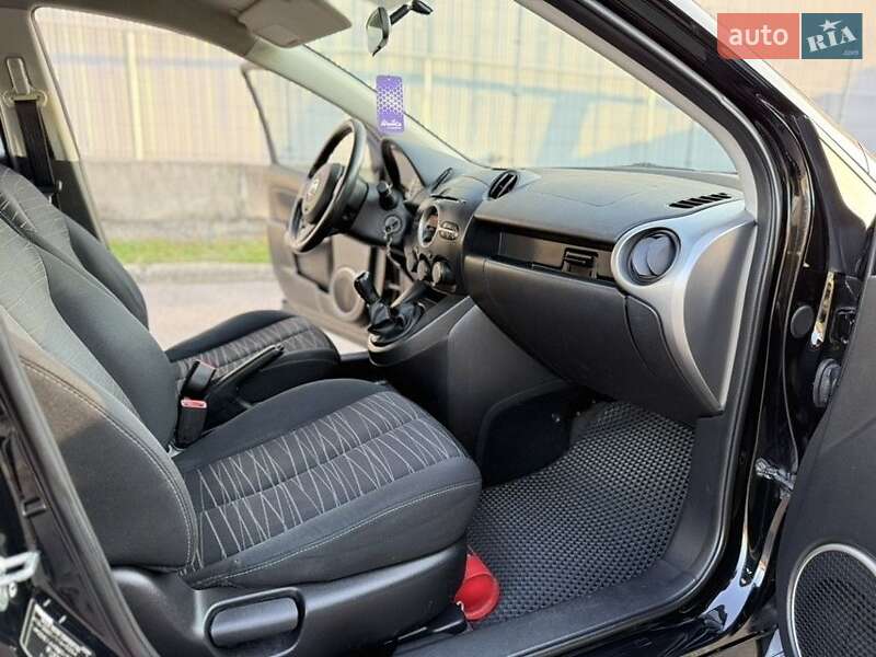 Хэтчбек Mazda 2 2008 в Днепре